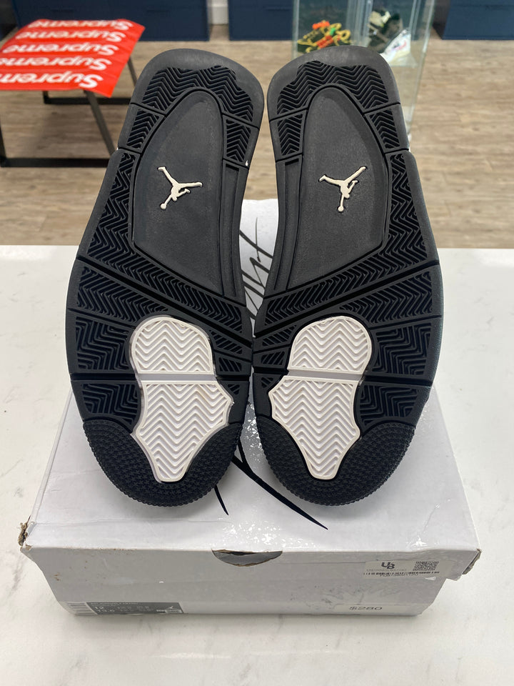 Jordan 4 Retro White Thunder- Worn