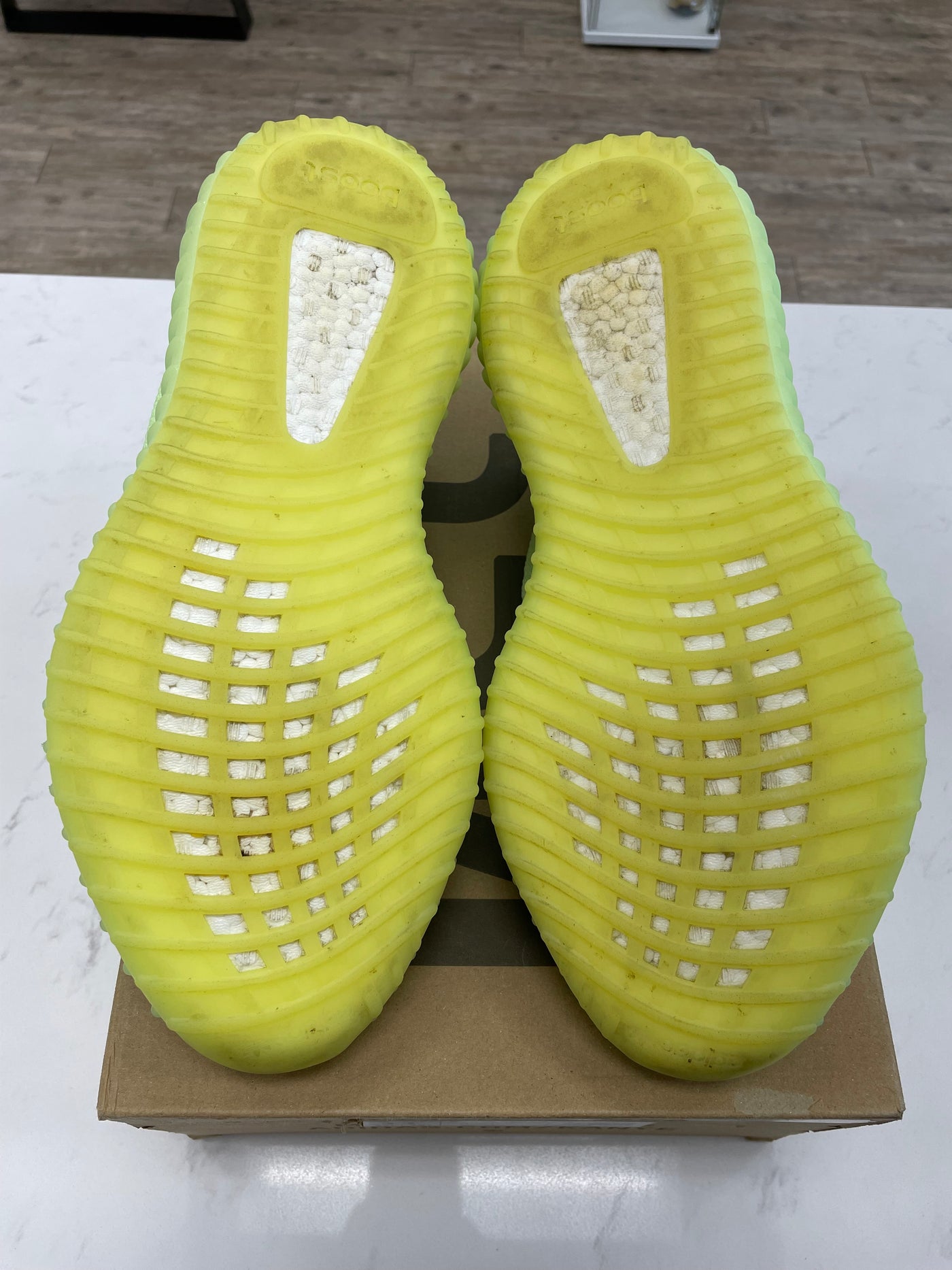 adidas Yeezy Boost 350 V2 Glow- Worn