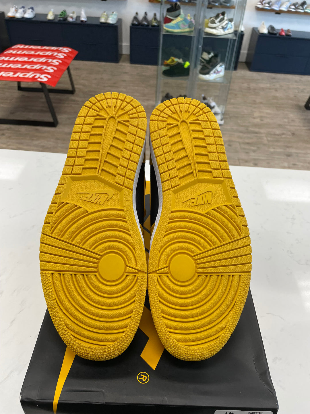 Jordan 1 Retro High Pollen- Worn