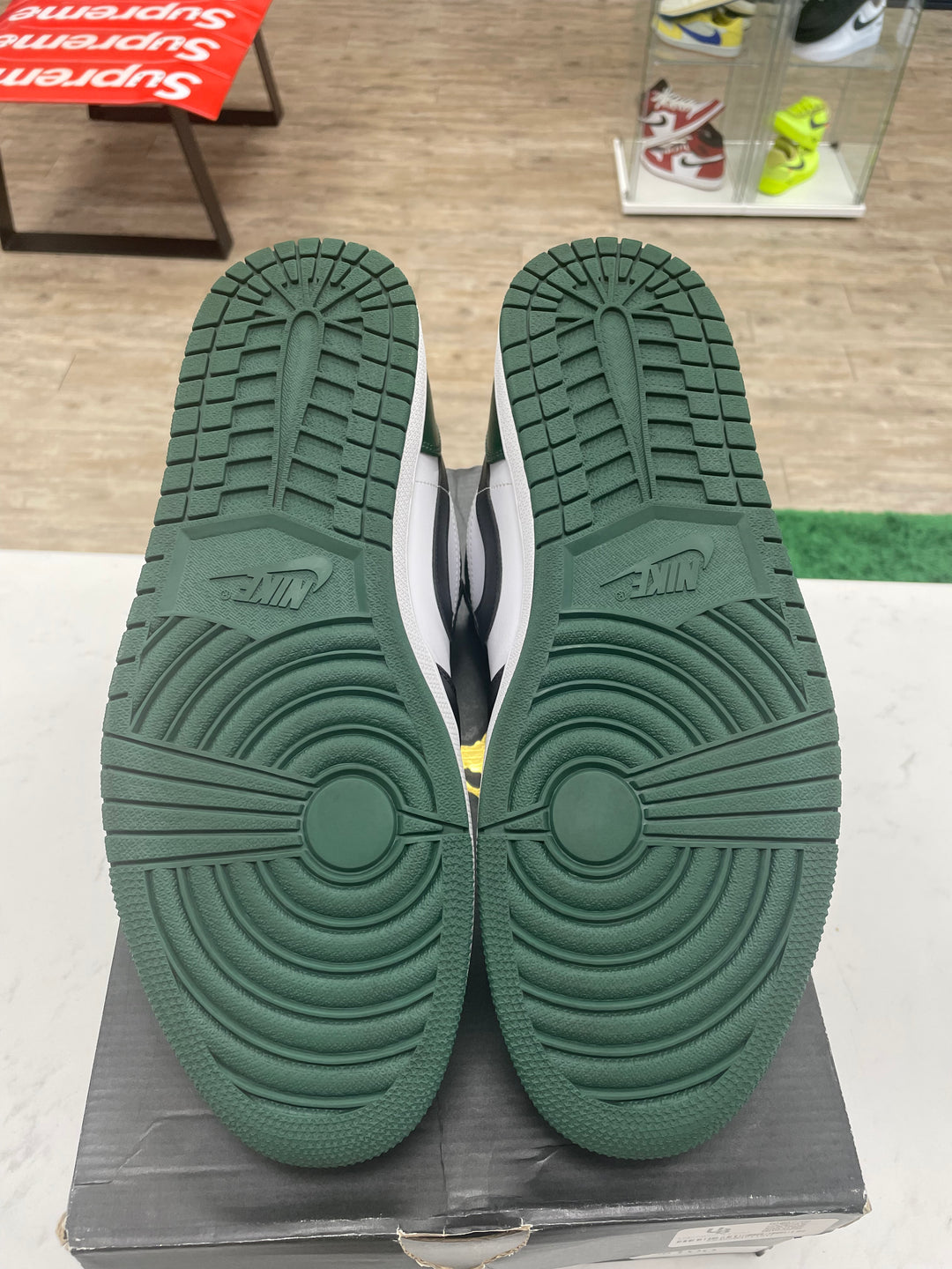 Jordan 1 Low Green Toe - Worn