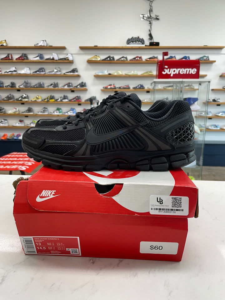 Nike Zoom Vomero 5 Triple Black - Worn