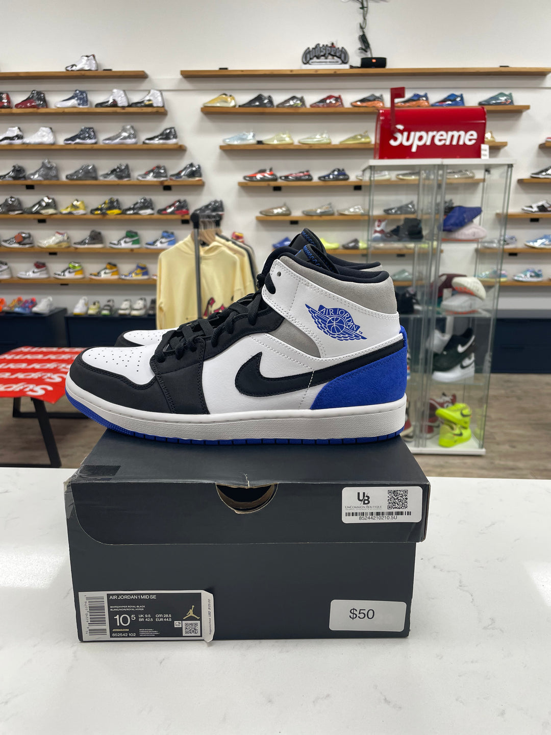 Jordan 1 Mid SE Royal Black Toe - Worn