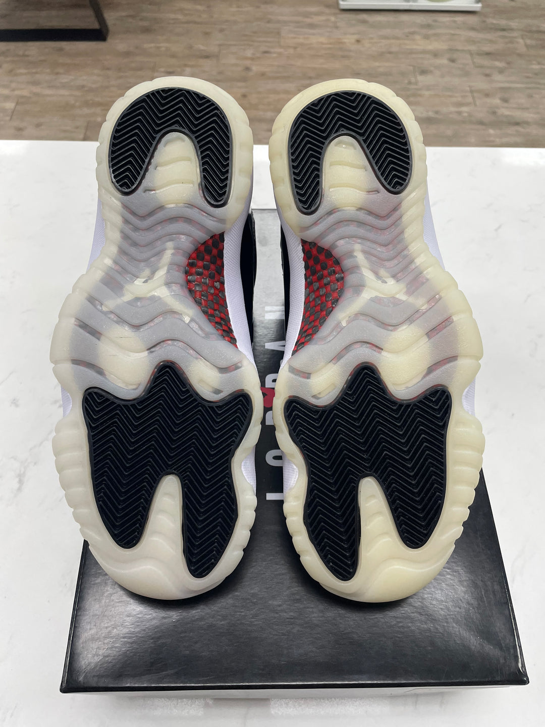 Jordan 11 Retro Low 72-10 - Worn