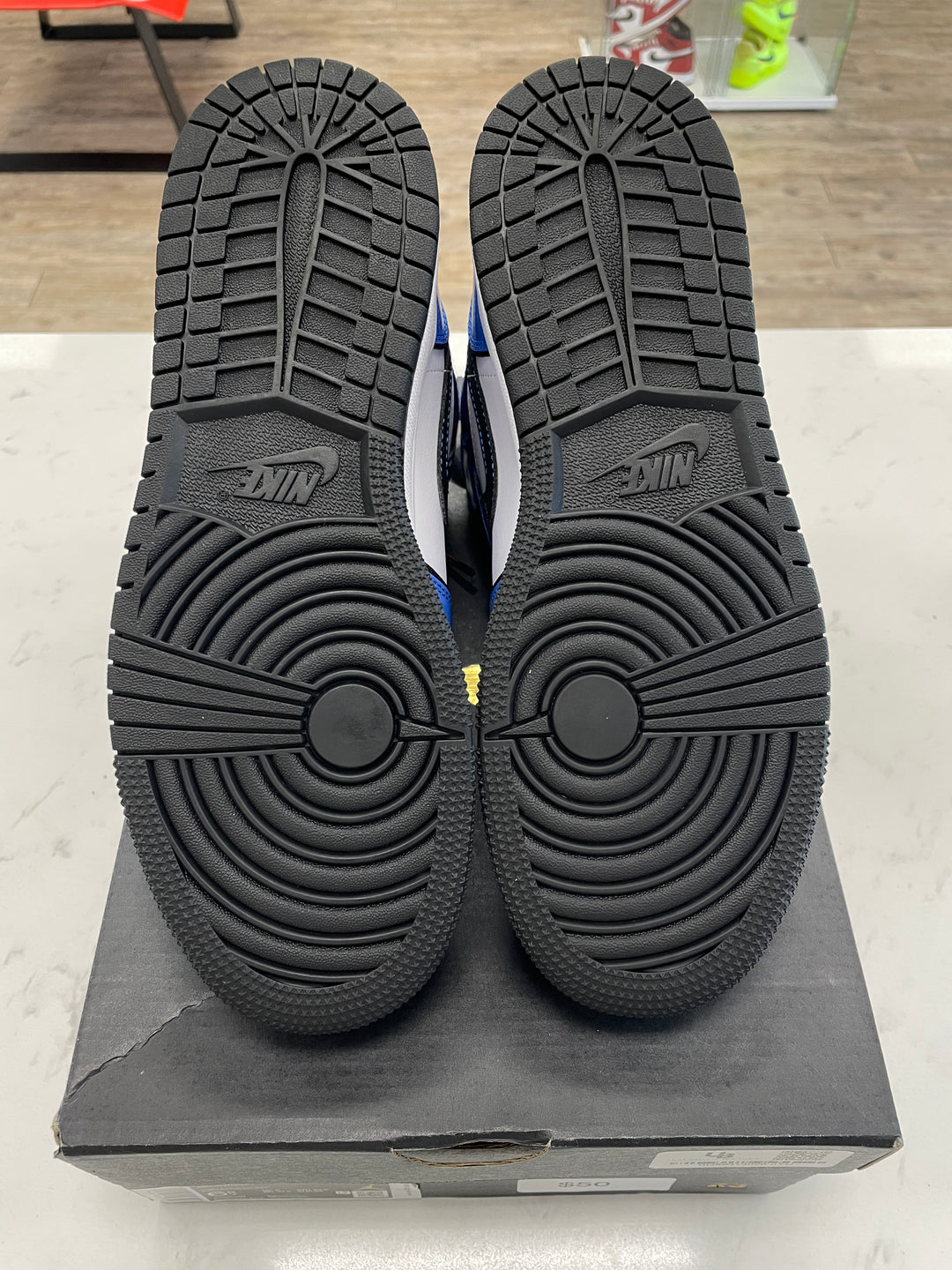 Jordan 1 Mid Signal Blue (GS) - Worn