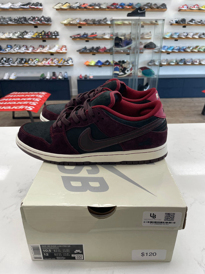 Nike SB Dunk Low Riot Skateshop - Worn
