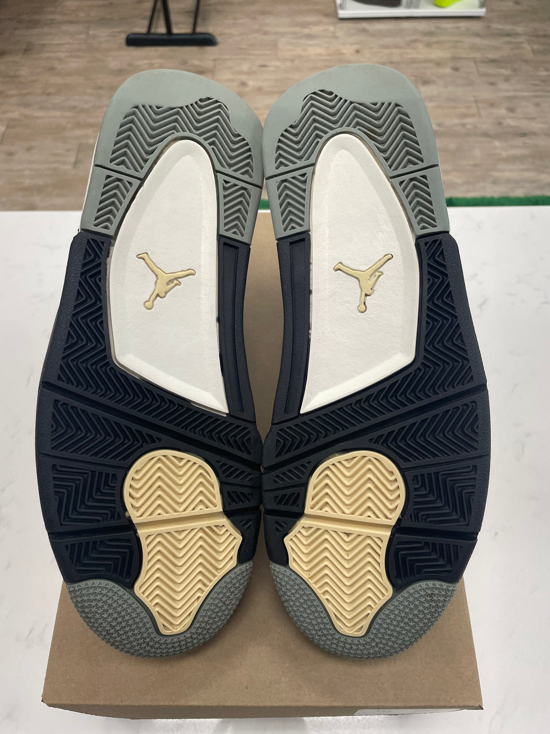 Jordan 4 Retro SE Craft Medium Olive - Worn
