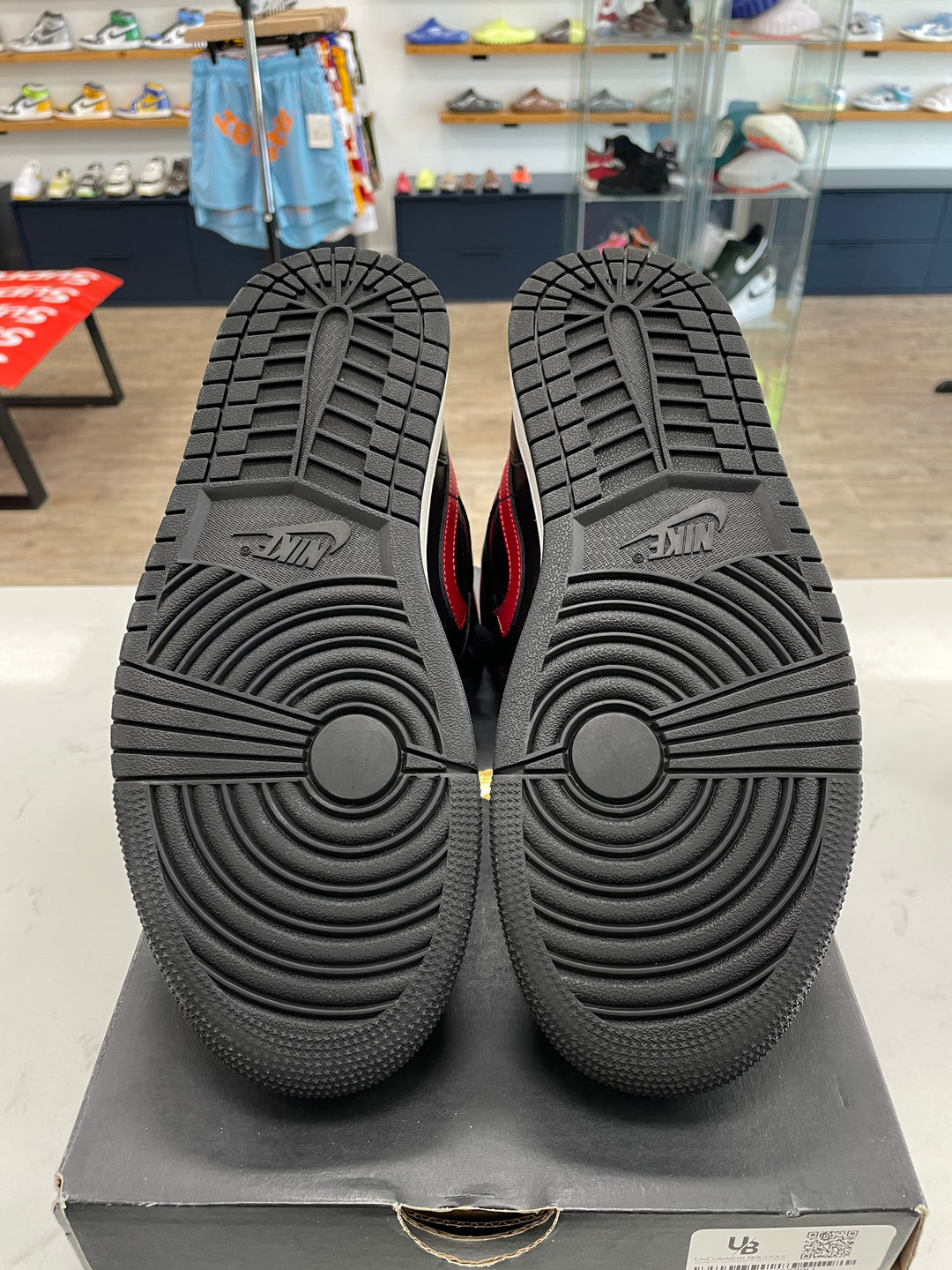Jordan 1 Mid Bred Twist - Worn