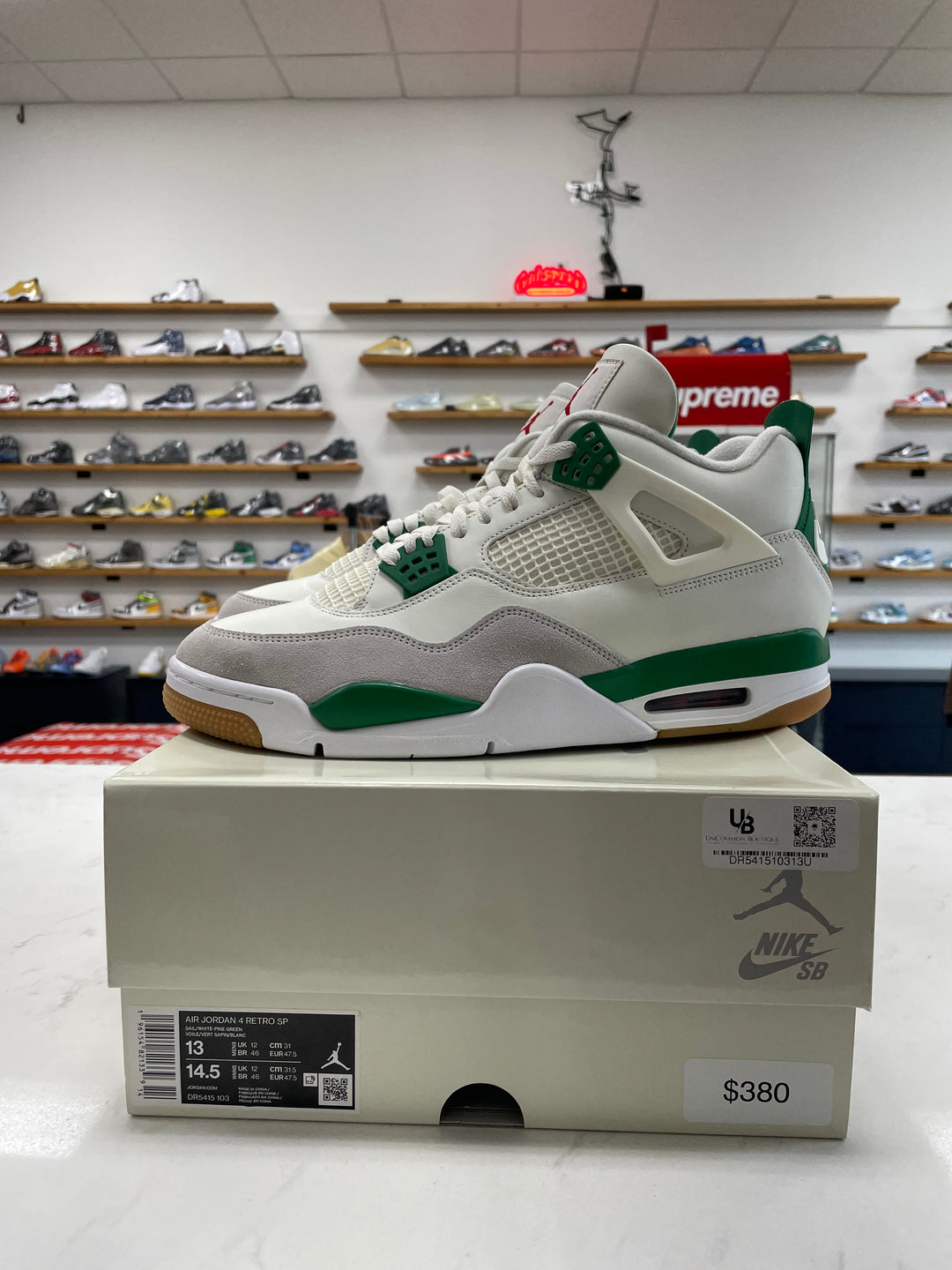 Jordan 4 Retro SB Pine Green - Worn