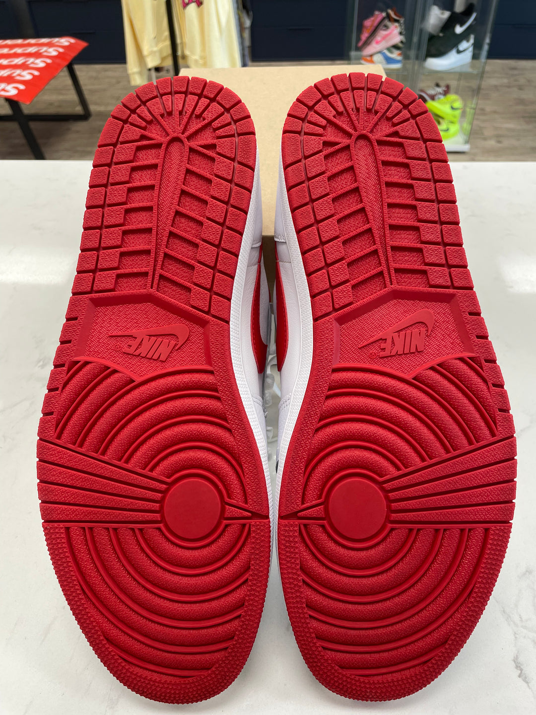 Jordan 1 Retro Low OG University Red - Worn